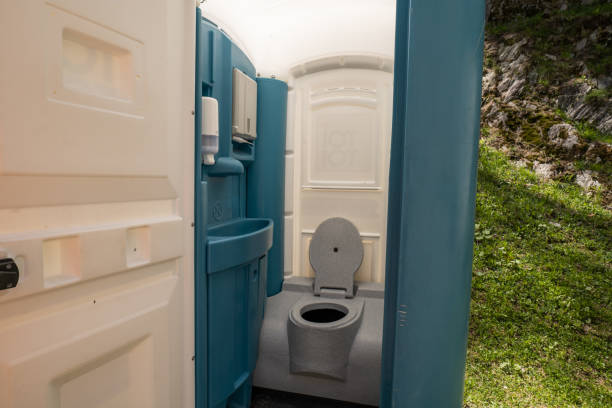Best Handicap porta potty rental  in Holly Lake Ranch, TX